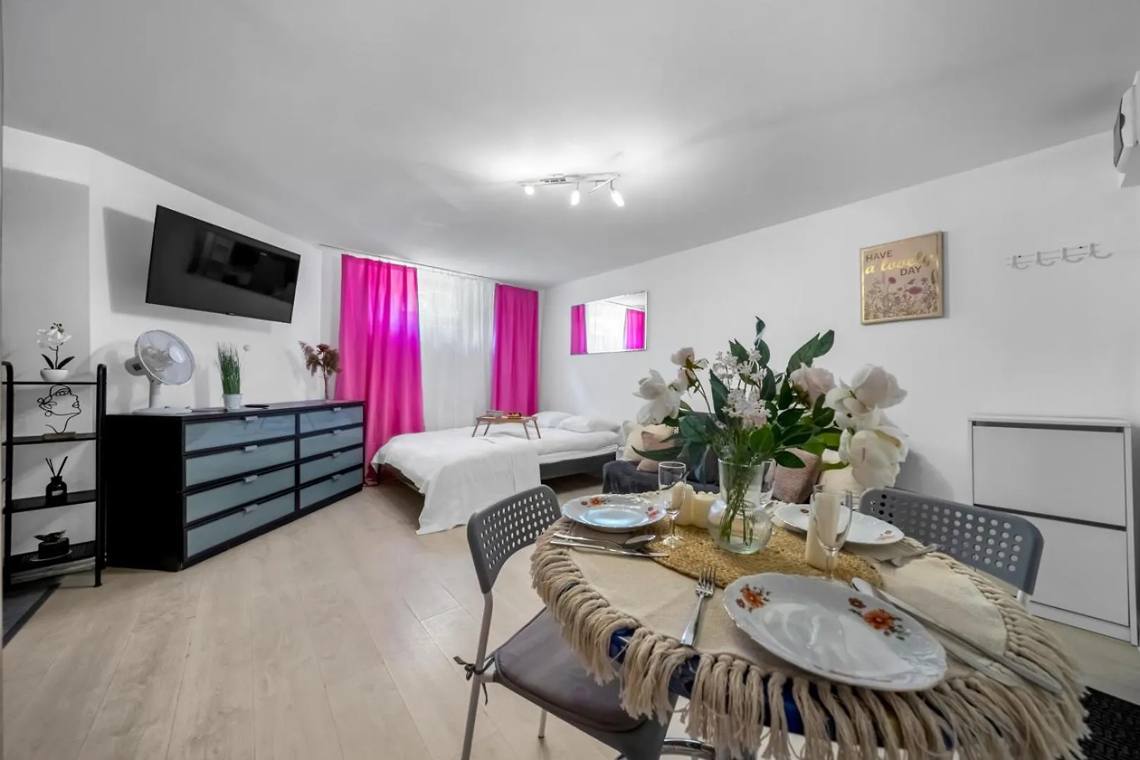 Apartment Warsaw Ochota Studio - Park, Bus&Trains Nearby - By Rentujemy Polen